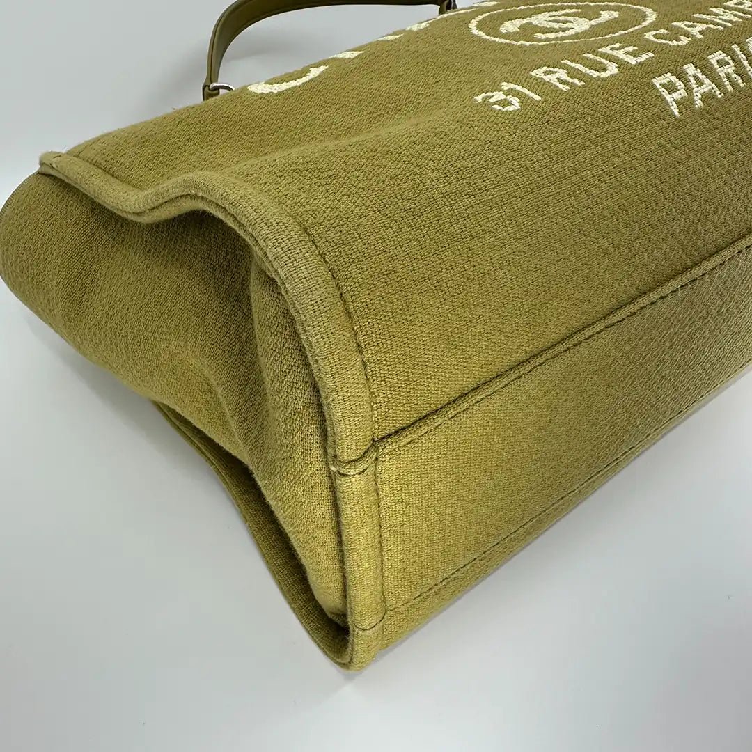 Chanel Chanel Deauville Small with Pochette 2023 khaki Fullset / very good Groen