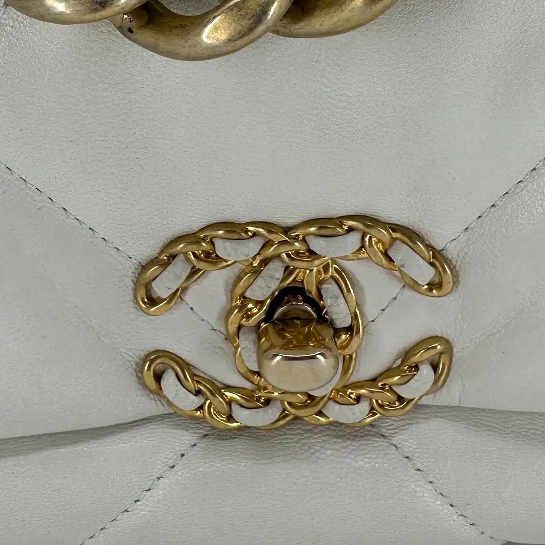 Chanel Chanel Chanel 19 Maxi Bag Lambskin White / Very Good Wit