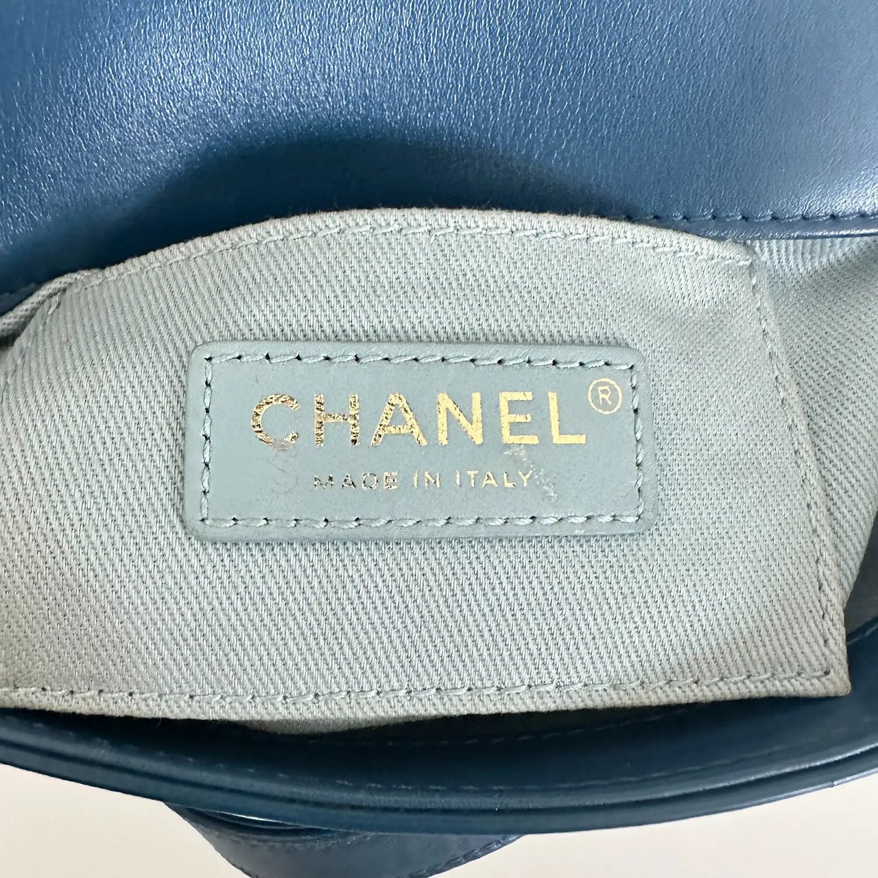 Chanel Chanel Chevron Coco Waist Bag blue / very good Blauw