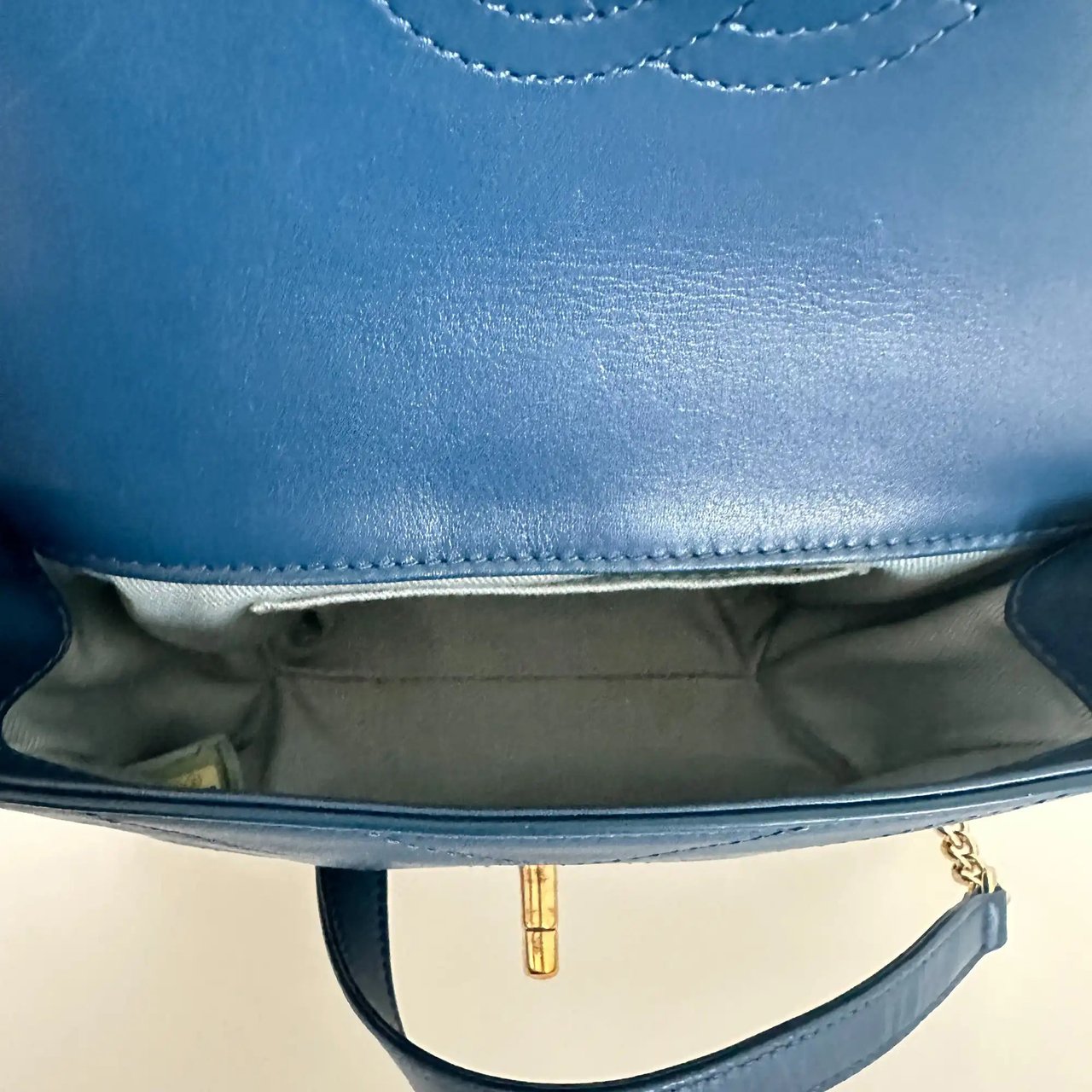 Chanel Chanel Chevron Coco Waist Bag blue / very good Blauw