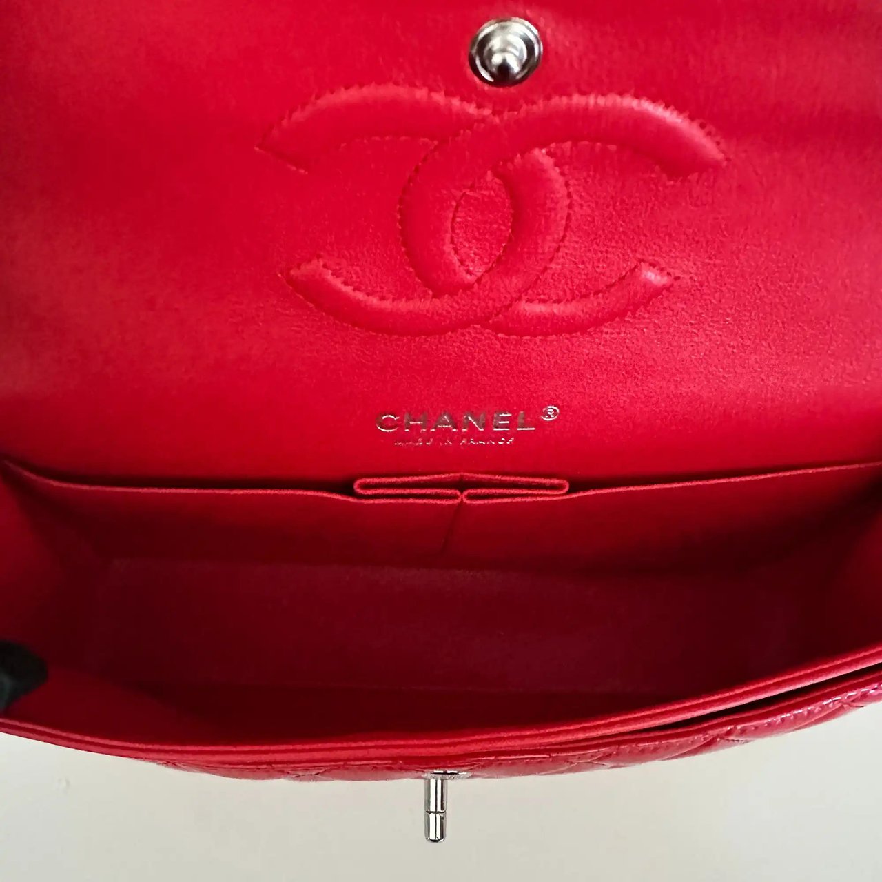 Chanel Chanel Medium Bicolor Quilted Patent Calfskin Double Flap Bag / neuwertig Zwart