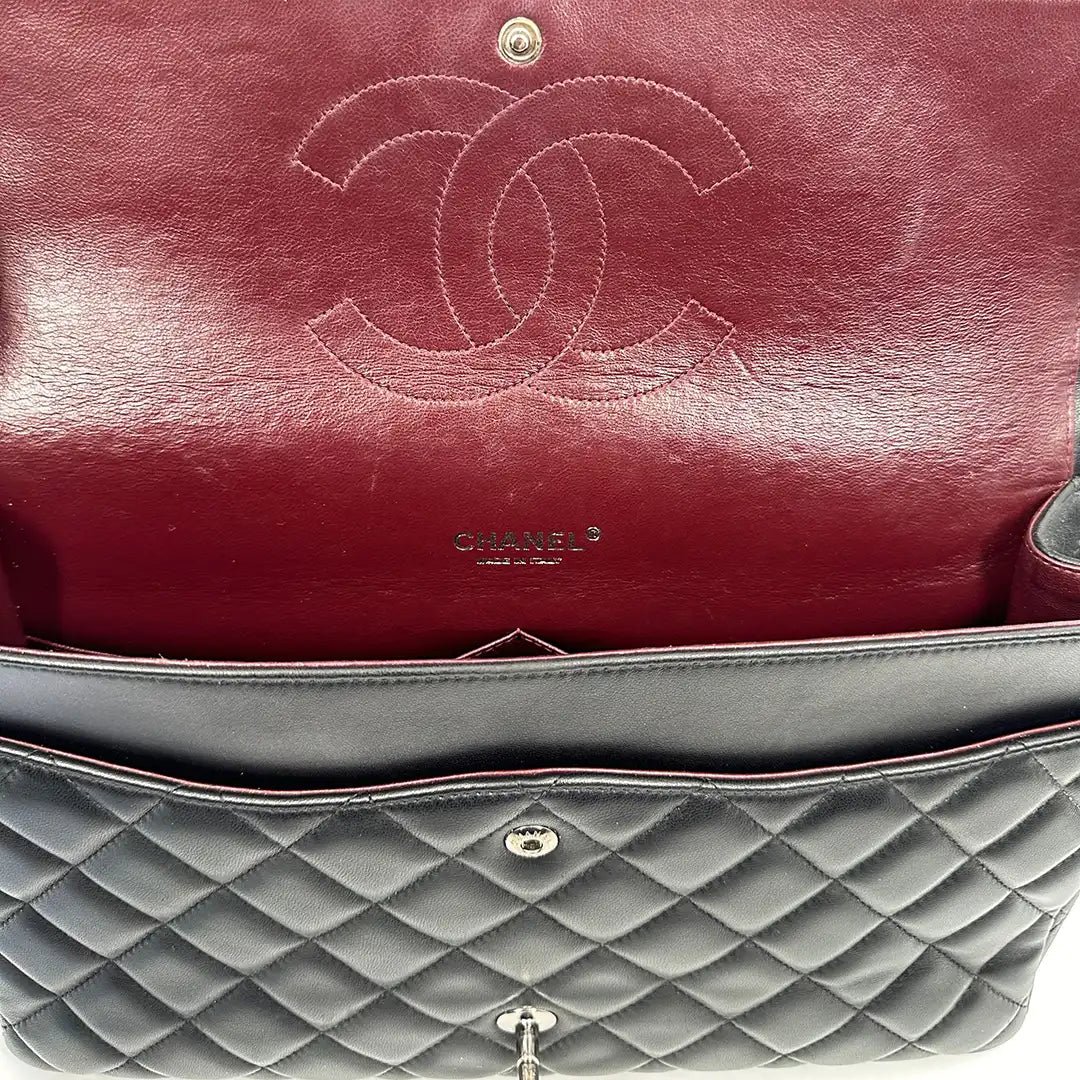 Chanel Chanel Timeless Jumbo Double Flap Bag 2011 black lambskin / very good Zwart