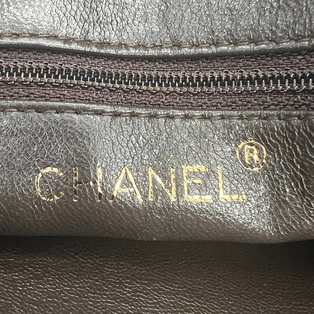 Chanel Chanel Vintage shoulder bag dark brown / very good Bruin