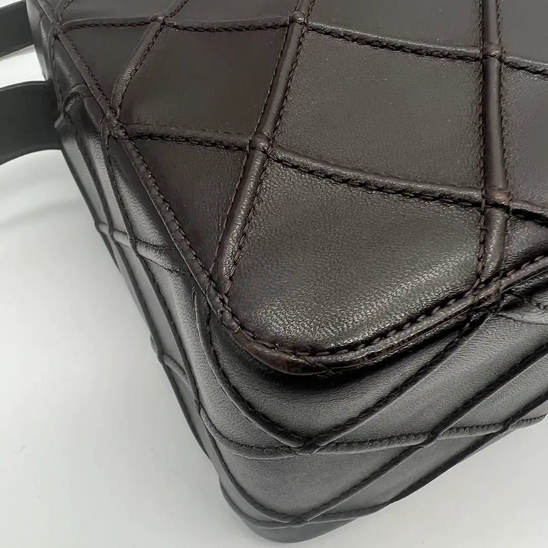 Chanel Chanel Vintage shoulder bag dark brown / very good Bruin