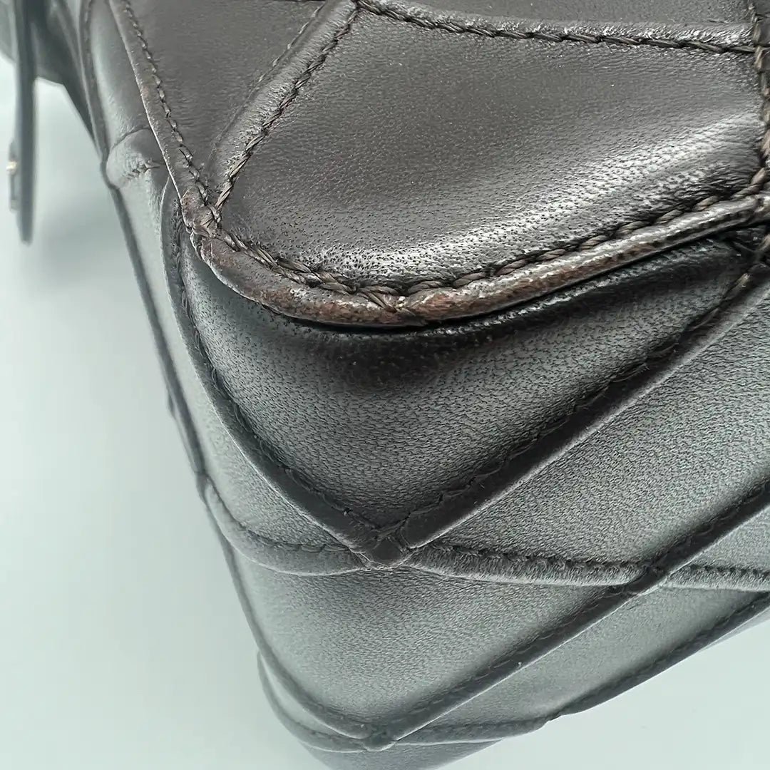 Chanel Chanel Vintage shoulder bag dark brown / very good Bruin
