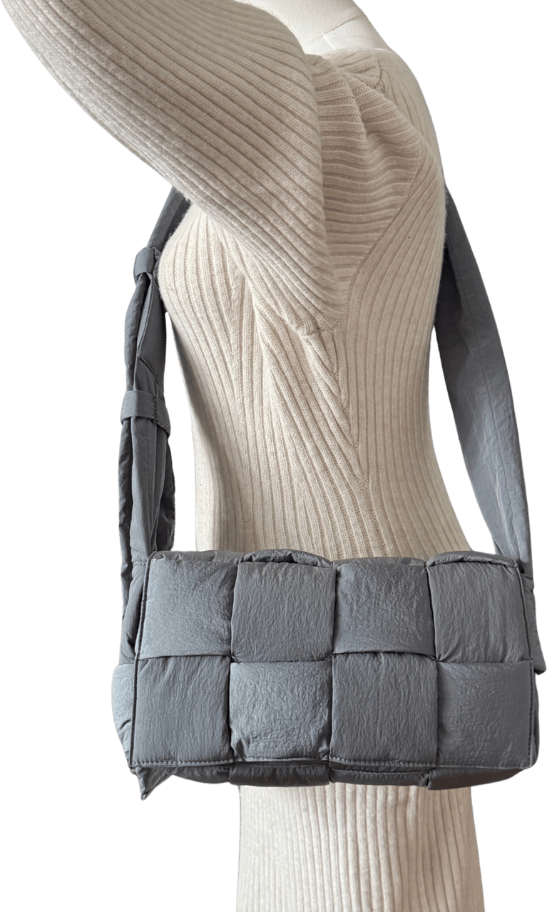 Bottega Veneta Bottega Veneta Medium Padded Tech Cassette Tasche Space/Silver Grau / neuwertig Grijs