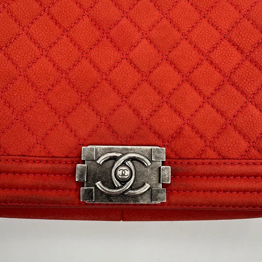 Chanel Chanel Boy Bag Large Caviar Suede Red / Good Rood
