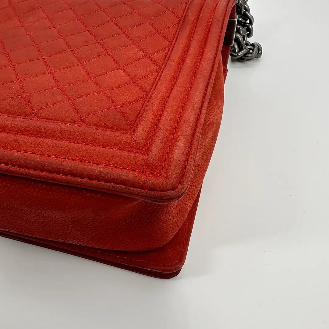 Chanel Chanel Boy Bag Large Caviar Suede Red / Good Rood