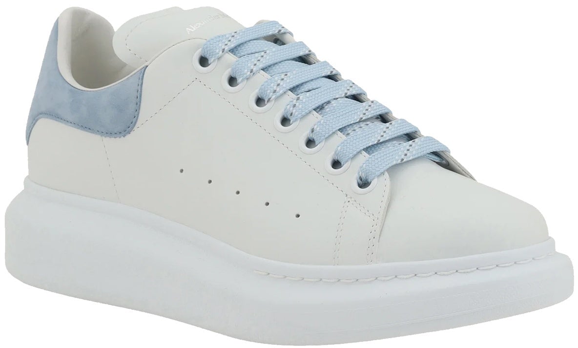 Alexander McQueen Alexander McQueen White leather sneakers with light blue suede heel Wit