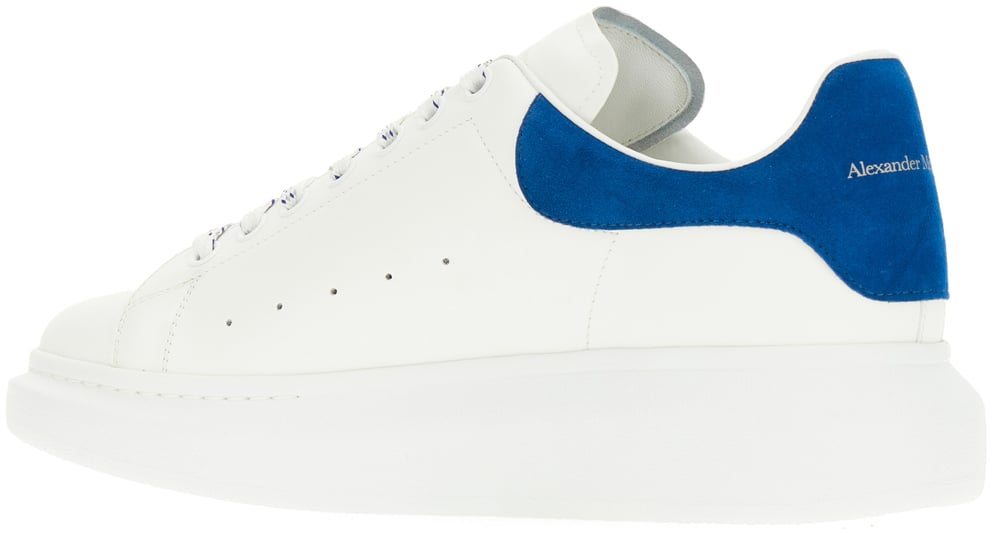 Alexander McQueen Alexander McQueen White leather sneakers with blue suede heel Wit