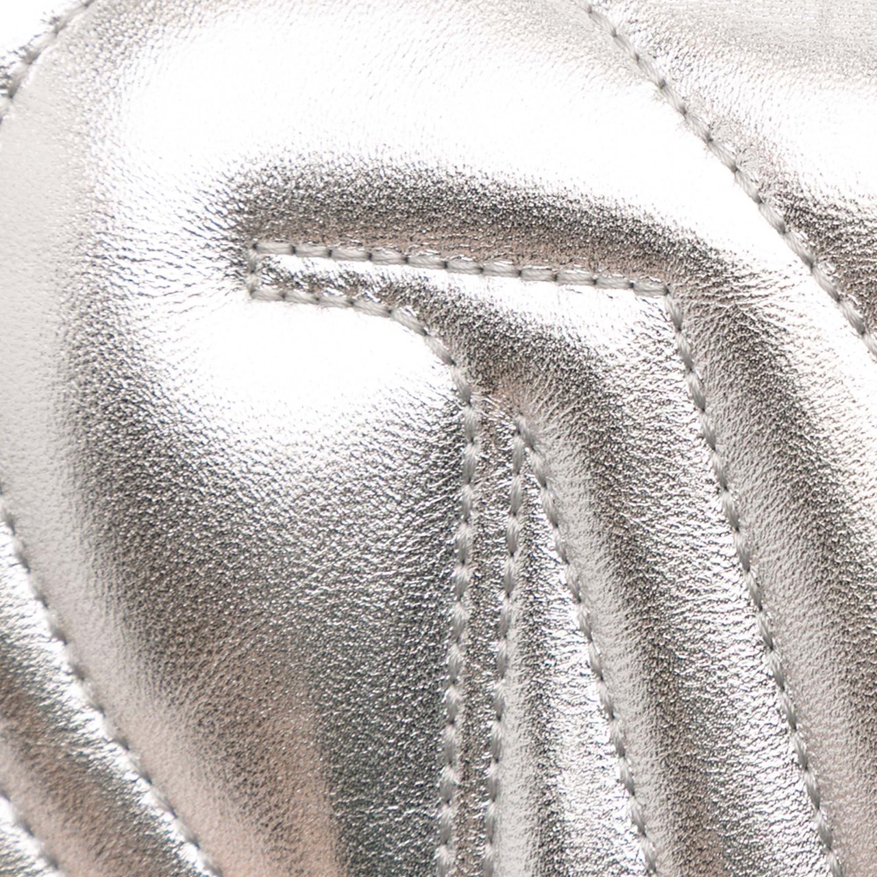 Alexander McQueen Mini Lambskin The Seal Chain Crossbody Zilver