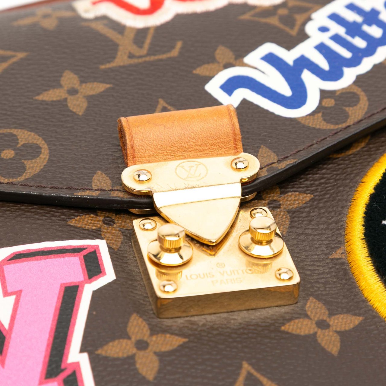 Louis Vuitton Monogram Patches Pochette Metis Bruin