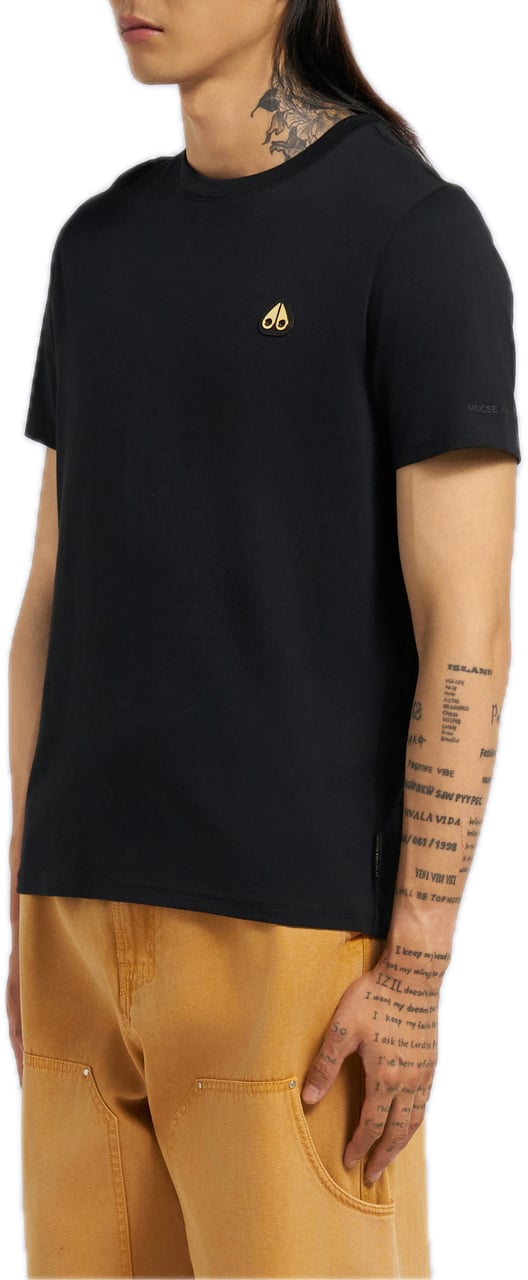 Moose Knuckles Crescent Tee Black/Gold Zwart