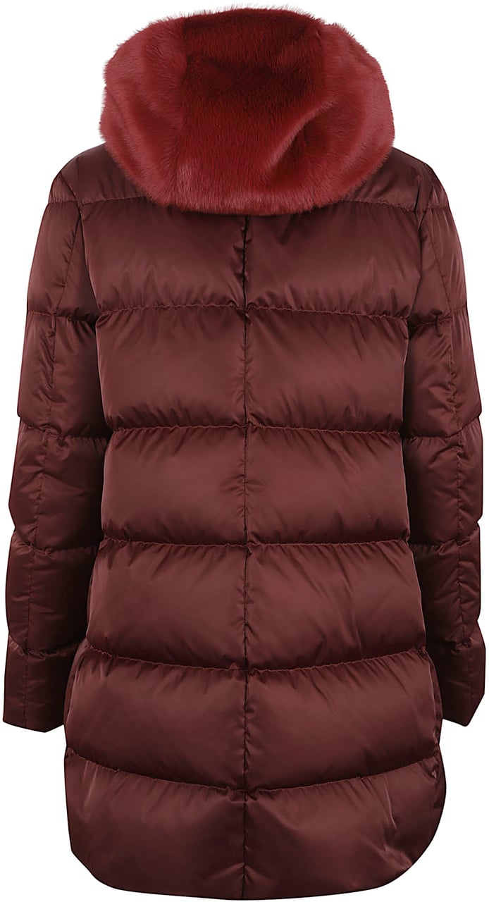 Herno a shape in satin with faux fur bib Rood