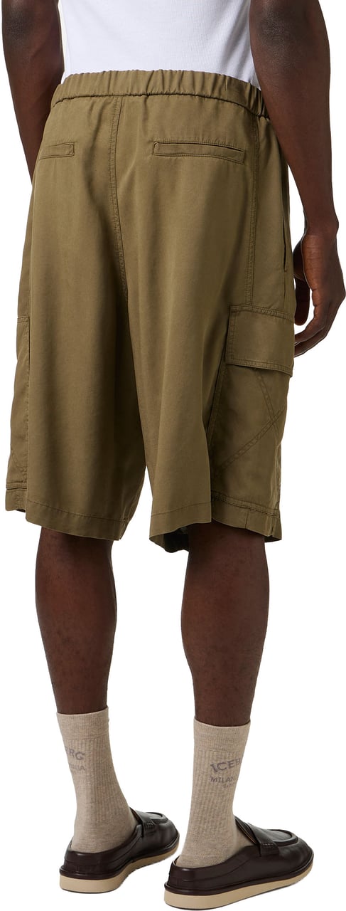 Iceberg Khaki cargo fit Bermuda shorts in technical fabric Donkergroen