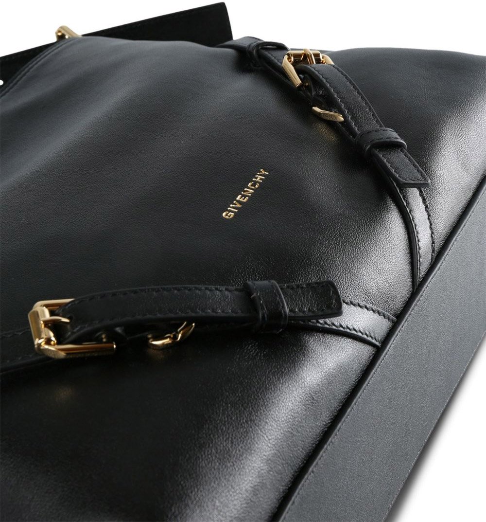 Givenchy Givenchy Black leather medium Voyou shoulder bag Zwart