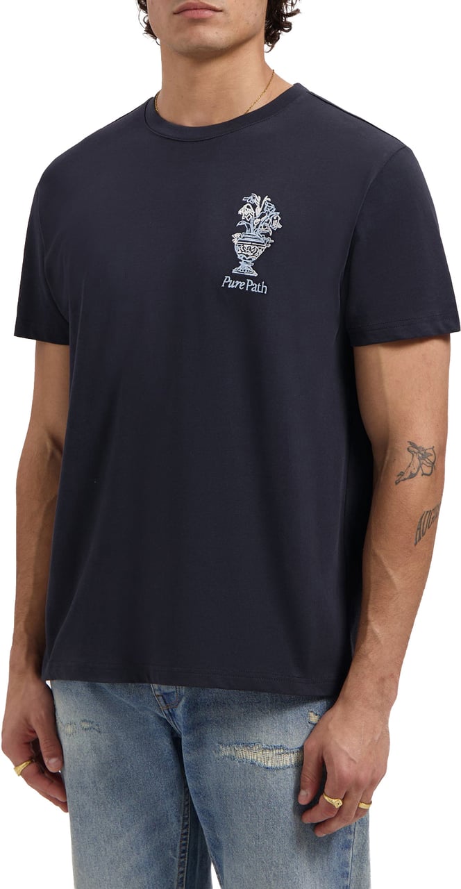 Pure Path Embroidered Vase T-shirt Blauw