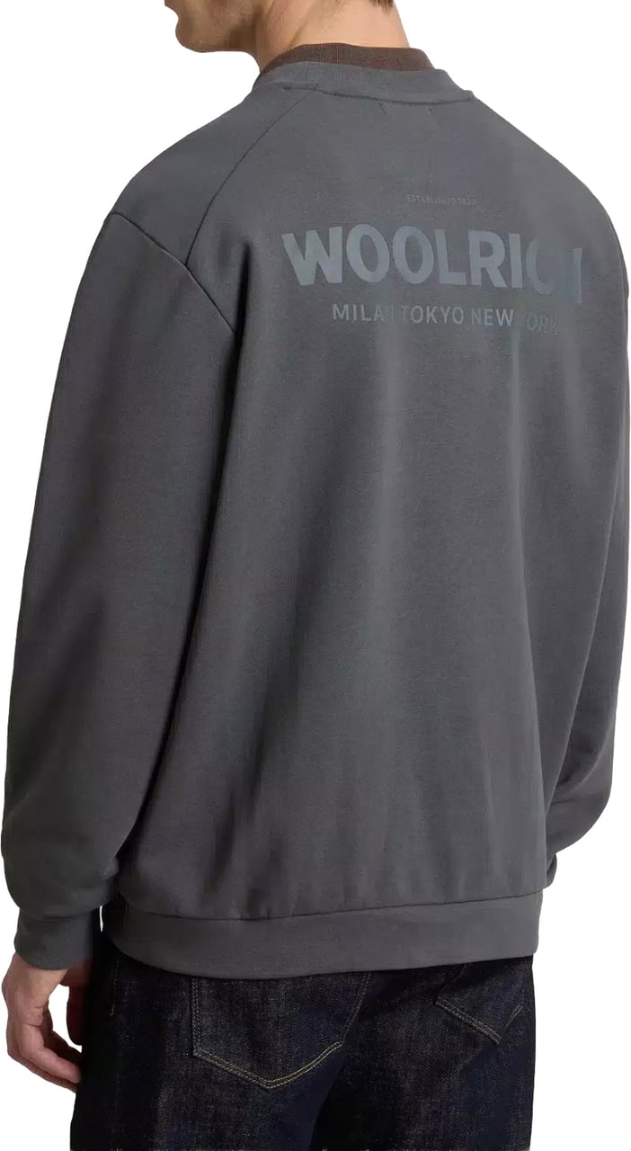 Woolrich Macro Logo Crewneck Grey Shadow Grijs