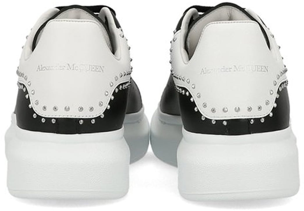 Alexander McQueen Alexander McQueen Studded Oversized Sneakers Zwart
