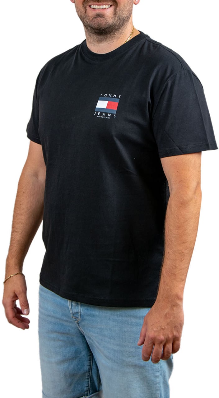 Tommy Jeans Tommy Jeans TJM Reg Flag Graph Bckprnt T Ext Zwart