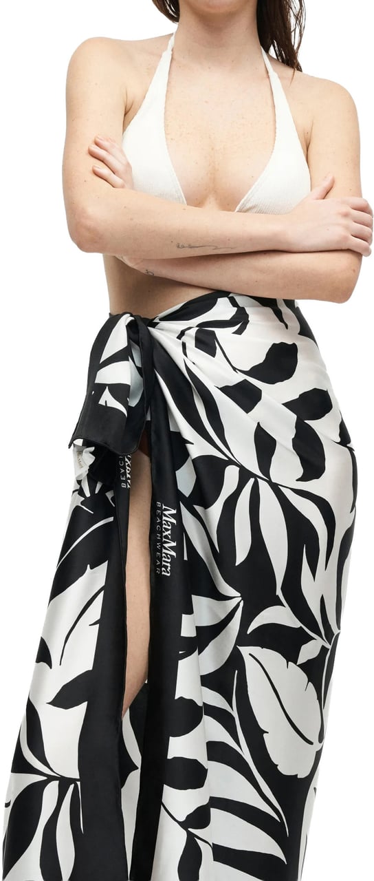 Max Mara Scarfs Nero Stampa Floreale Zwart