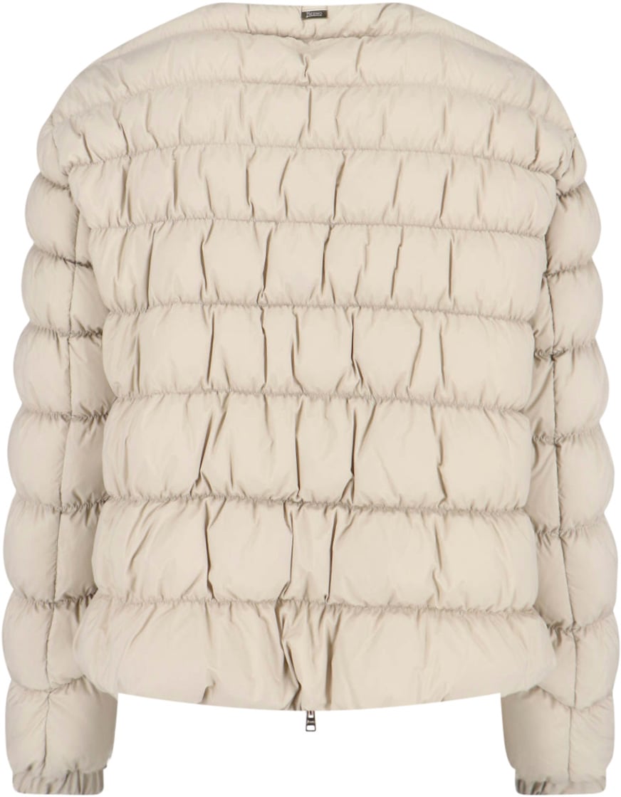 Herno Minimalist White Jacket With Structured Silhouette And High Collar Neutraal