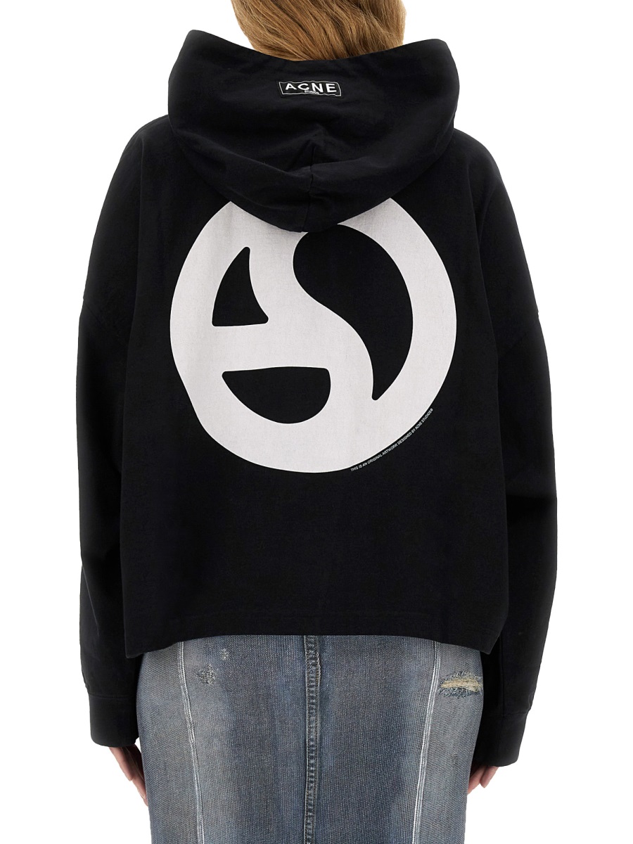 Acne Studios Cropped Boxy Hoodie With Drawstring And Graphic Accent Zwart