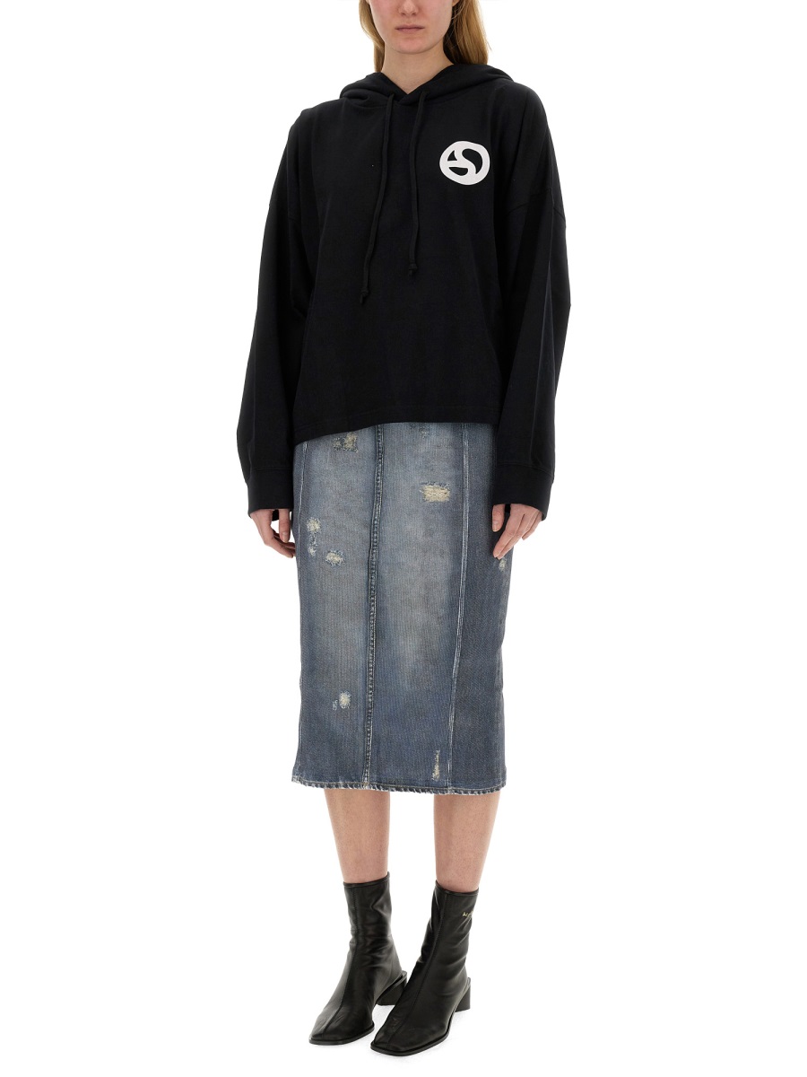 Acne Studios Cropped Boxy Hoodie With Drawstring And Graphic Accent Zwart