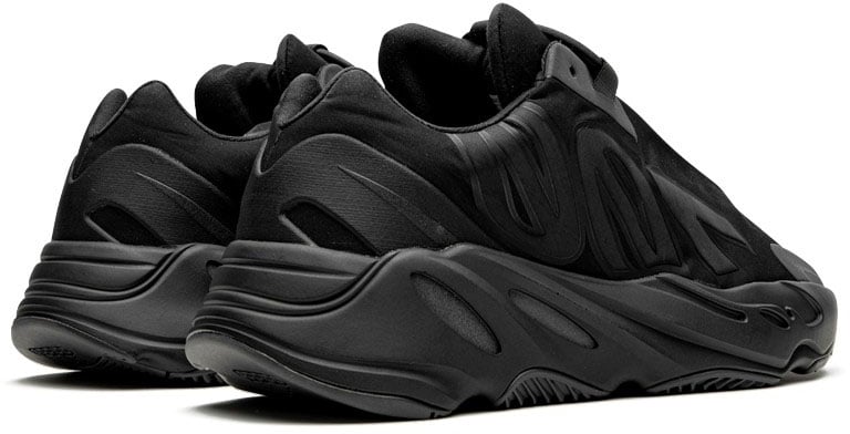 Adidas Yeezy 700 MNVN Triple Black Zwart