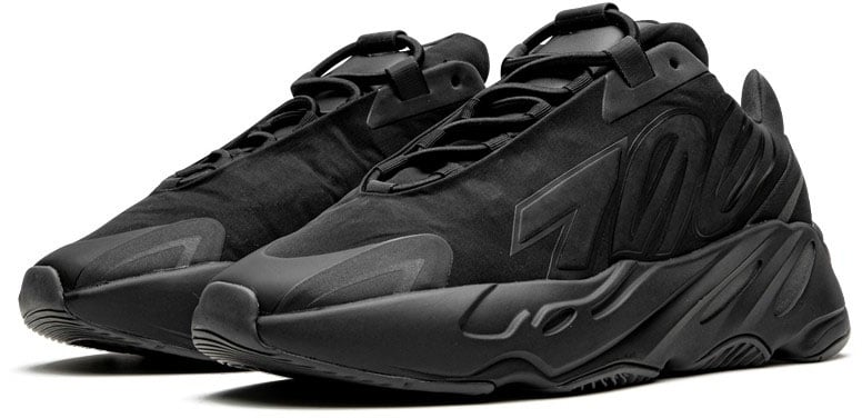 Adidas Yeezy 700 MNVN Triple Black Zwart