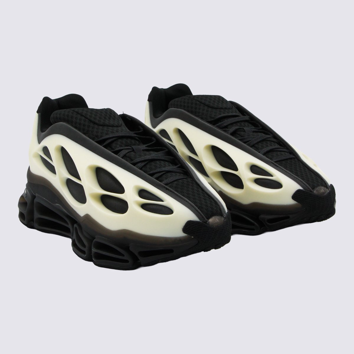 Adidas Futuristic Sneakers with Sculpted Cage Overlay Zwart