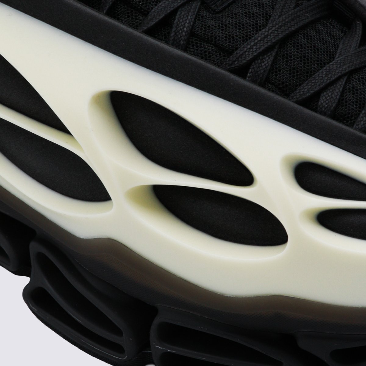Adidas Futuristic Sneakers with Sculpted Cage Overlay Zwart
