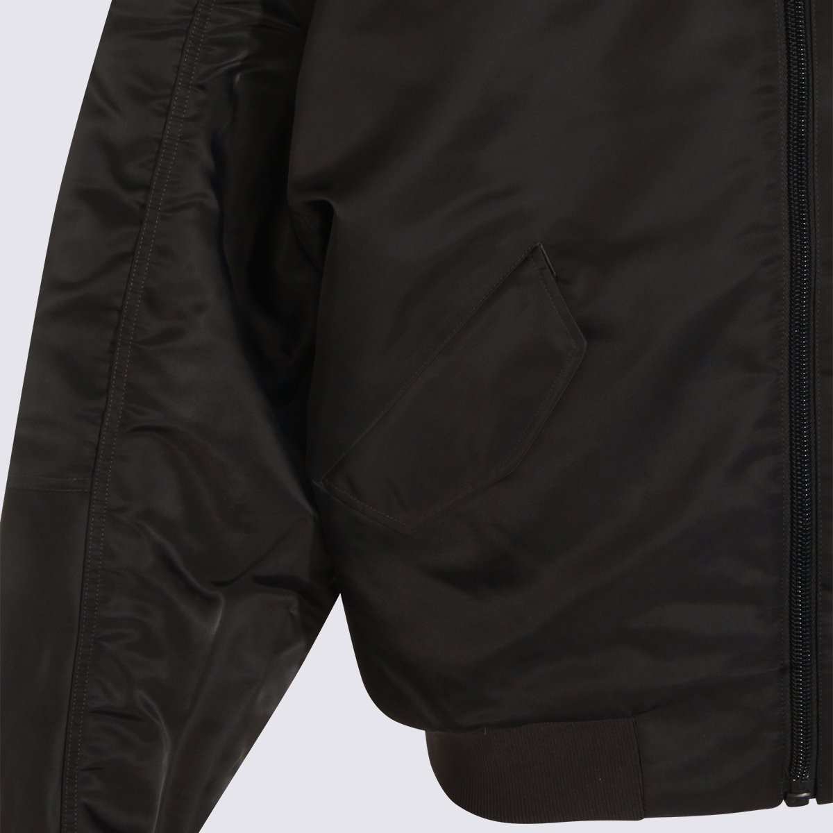 Adidas Satin-Finish Black Jacket With Ribbed Cuffs And Embroidered Detailing Zwart