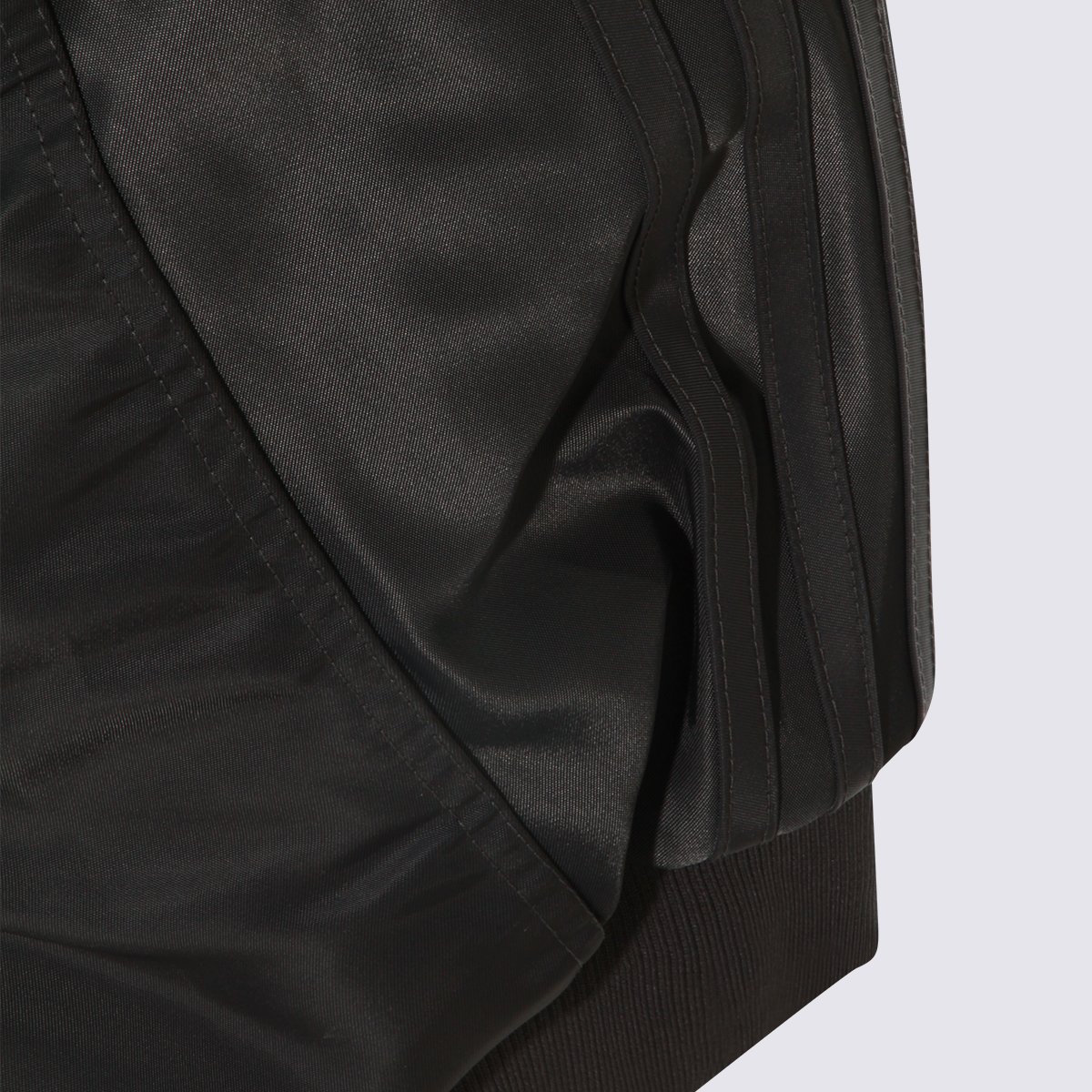 Adidas Satin-Finish Black Jacket With Ribbed Cuffs And Embroidered Detailing Zwart