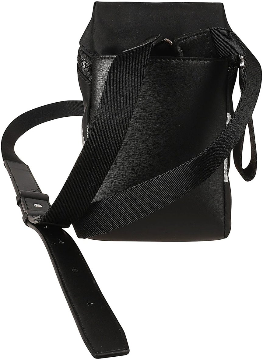 Alexander McQueen Minimalist Black Shoulder Bag with Prominent Logo Zwart
