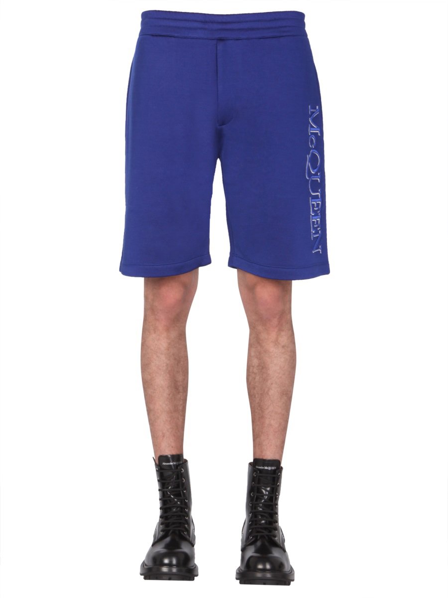 Alexander McQueen SHORTS WITH EMBROIDERED LOGO Blauw