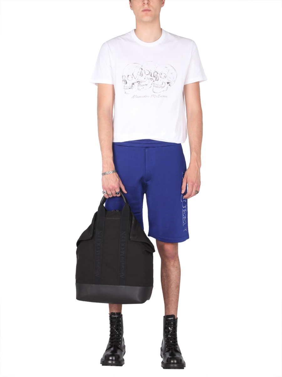 Alexander McQueen SHORTS WITH EMBROIDERED LOGO Blauw