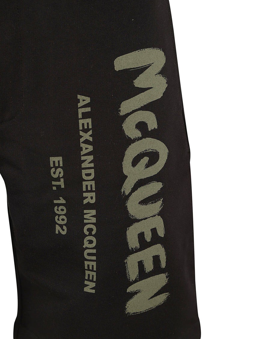 Alexander McQueen Relaxed Fit Black Graphic Print Shorts Zwart