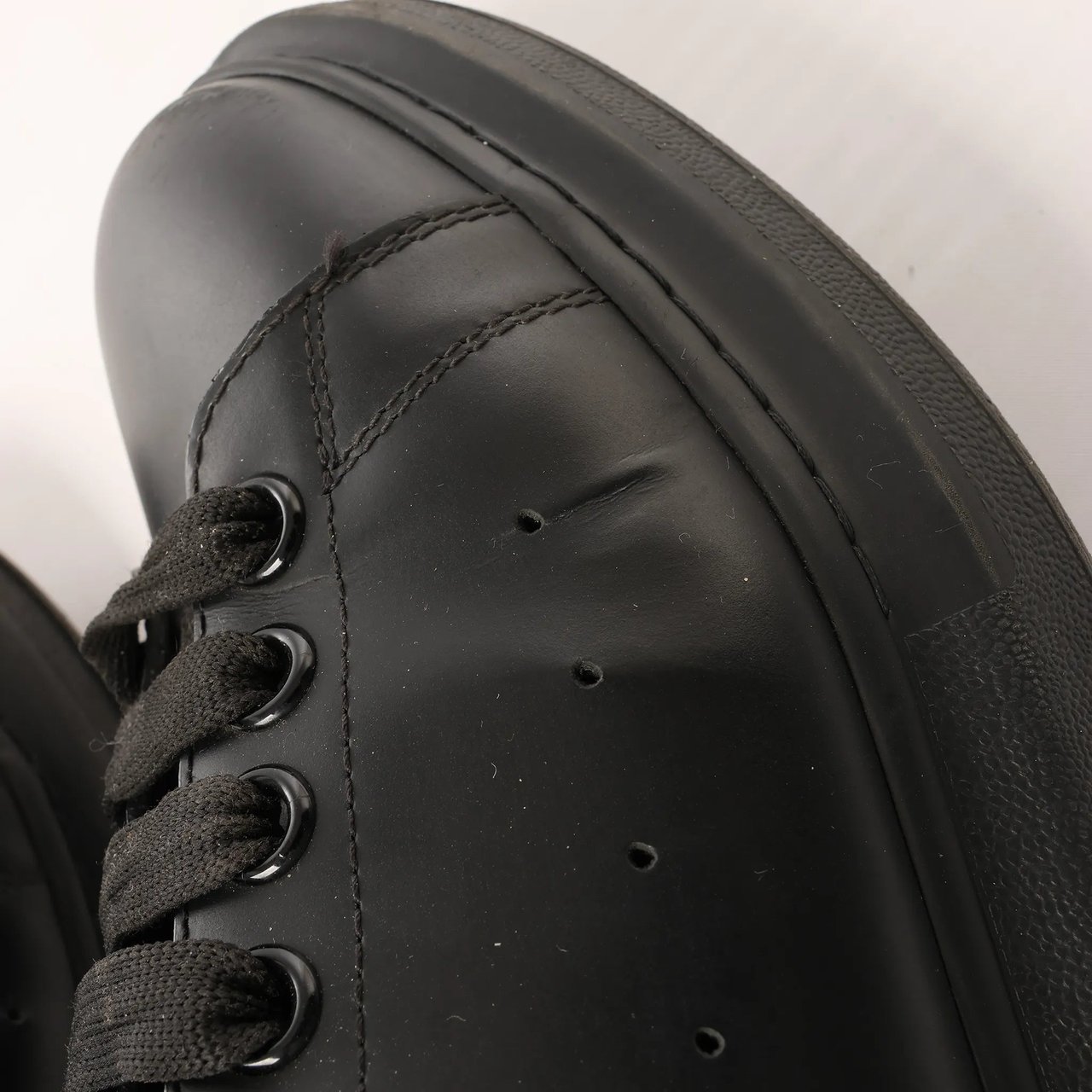 Alexander McQueen Alexander McQueen Runway Glitter-Heeled Leather Platform Trainers in Black, Size 39 EU Zwart