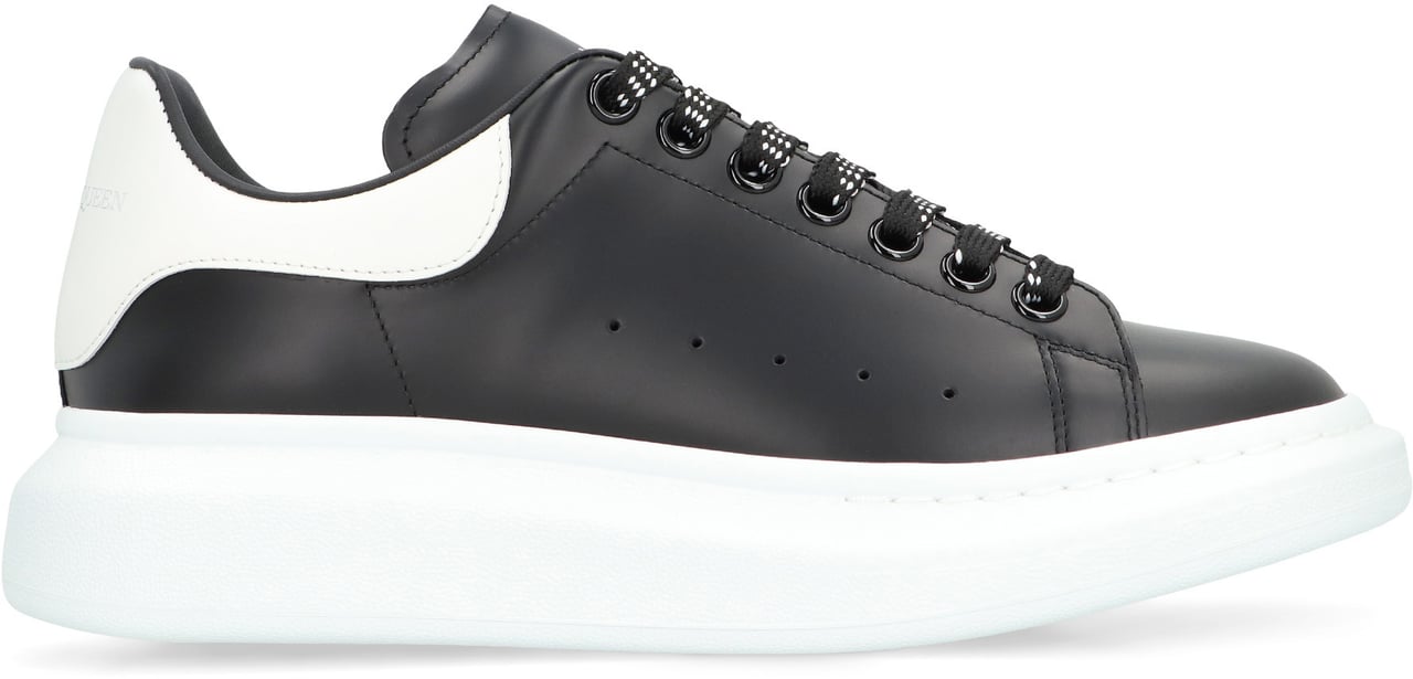 Alexander McQueen Leather chunky sneakers Zwart