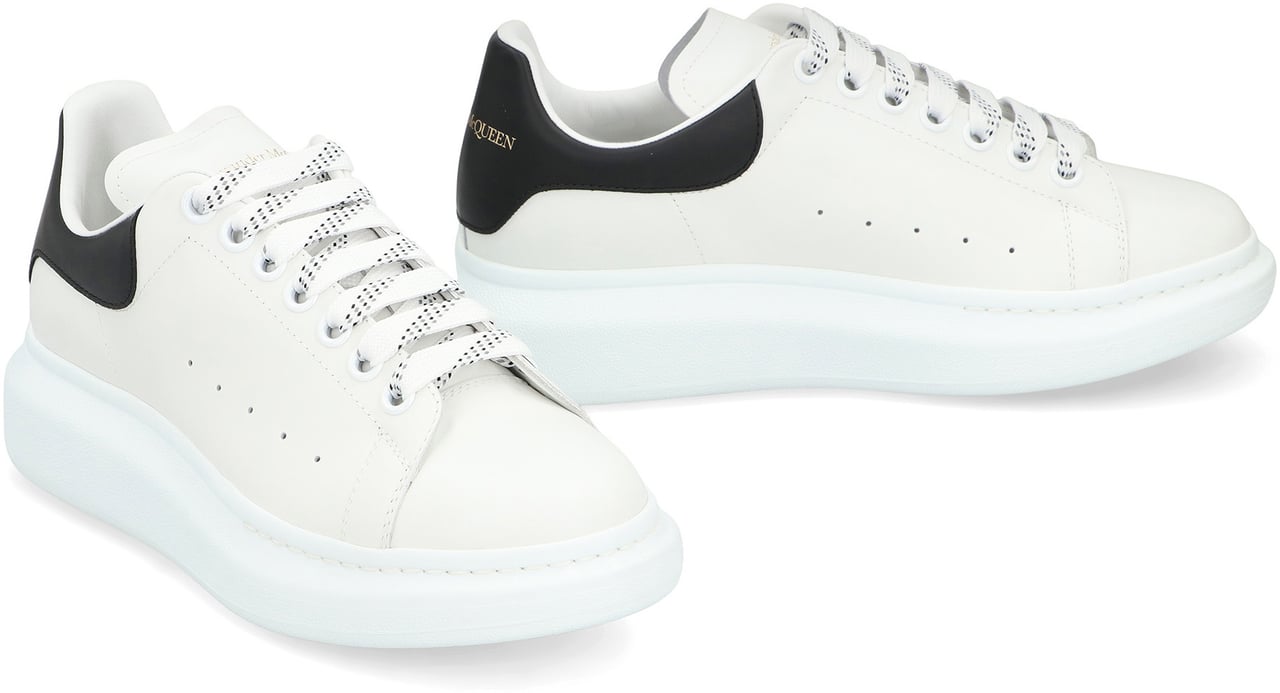 Alexander McQueen Leather chunky sneakers Wit