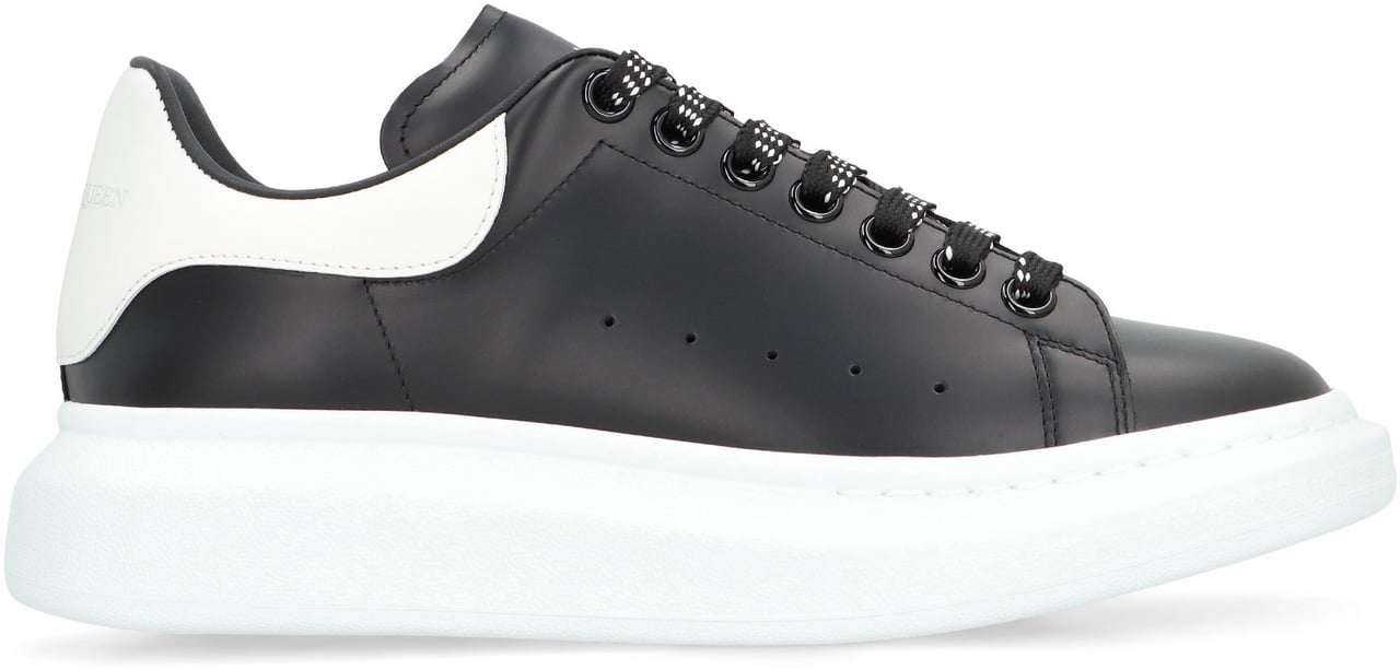 Alexander McQueen Leather chunky sneakers Zwart