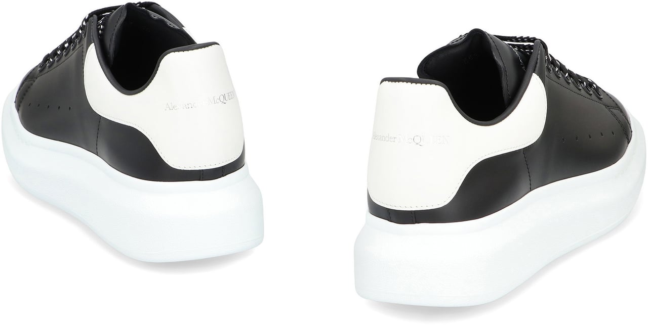 Alexander McQueen Leather chunky sneakers Zwart