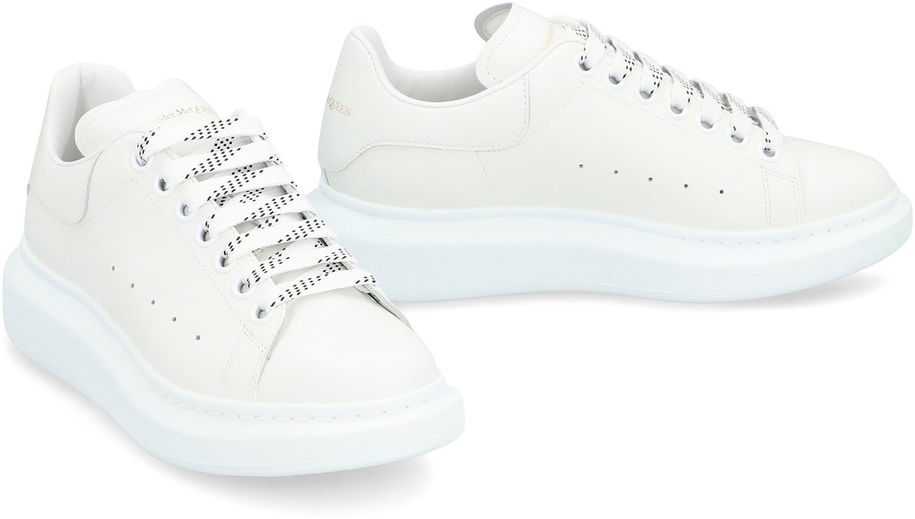 Alexander McQueen Leather chunky sneakers Wit