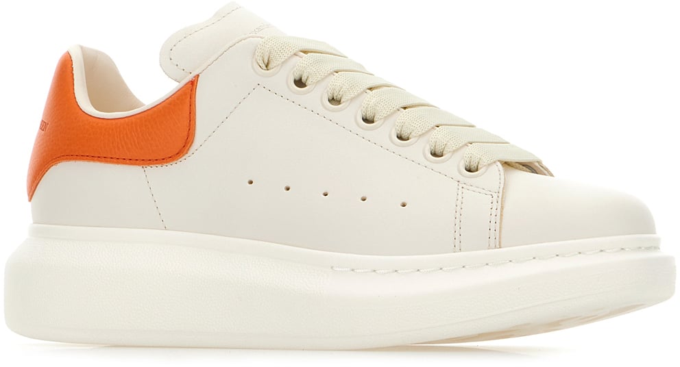 Alexander McQueen Alexander McQueen White leather sneakers with orange leather heel Oranje