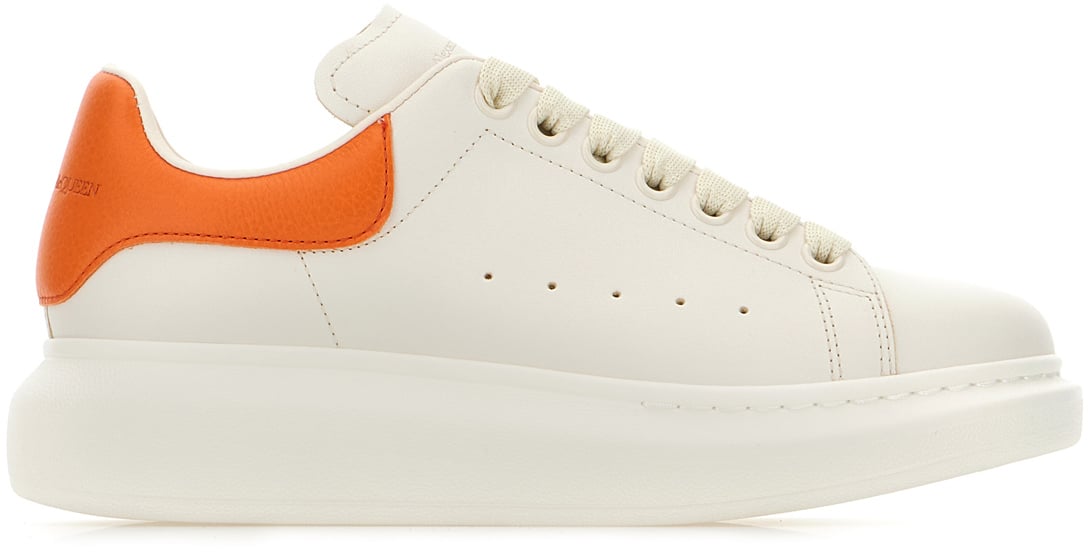 Alexander McQueen Alexander McQueen White leather sneakers with orange leather heel Oranje