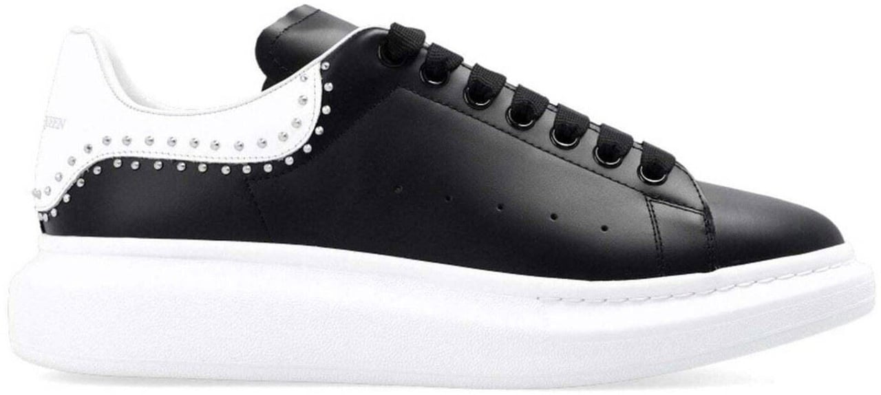 Alexander McQueen Alexander McQueen Studded Oversized Sneakers Zwart