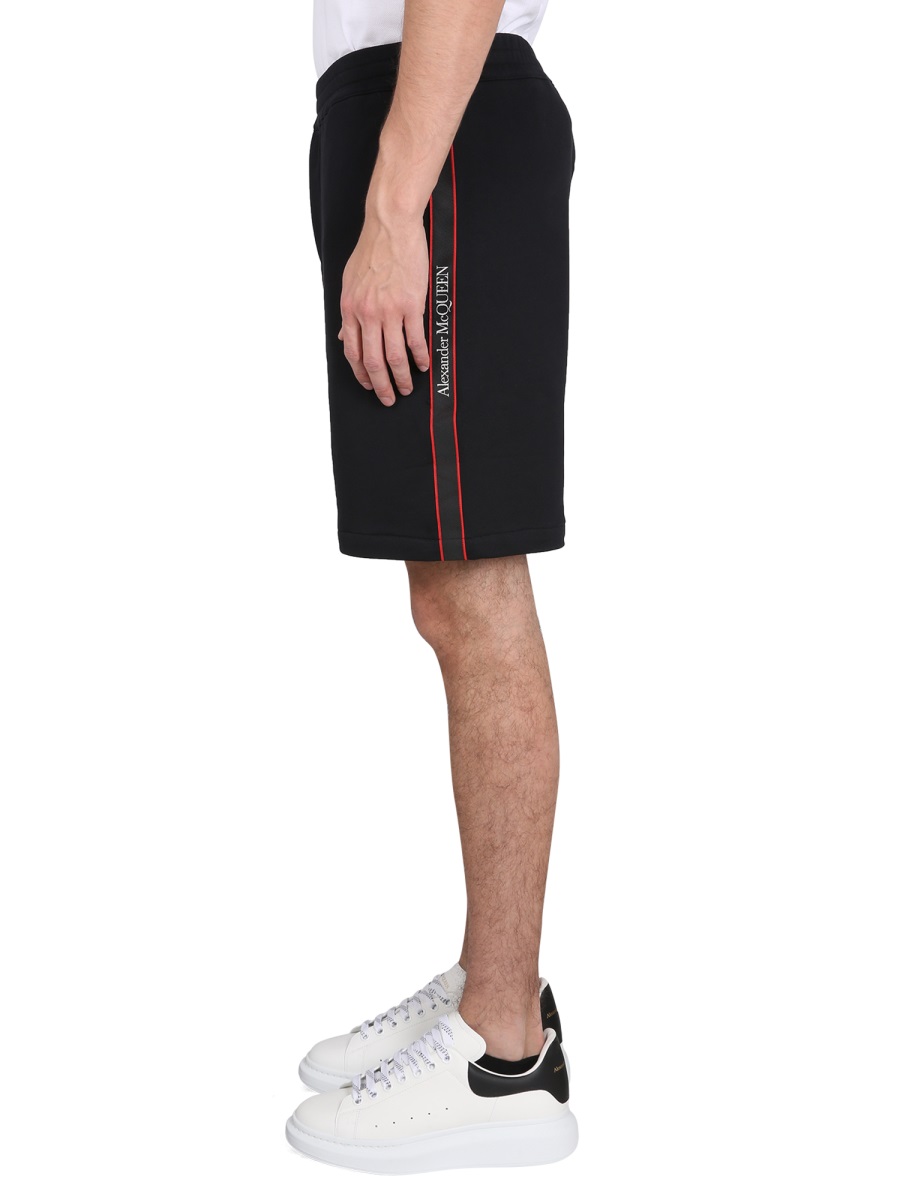 Alexander McQueen Selvedge Logo Band Cotton Bermuda Shorts Zwart