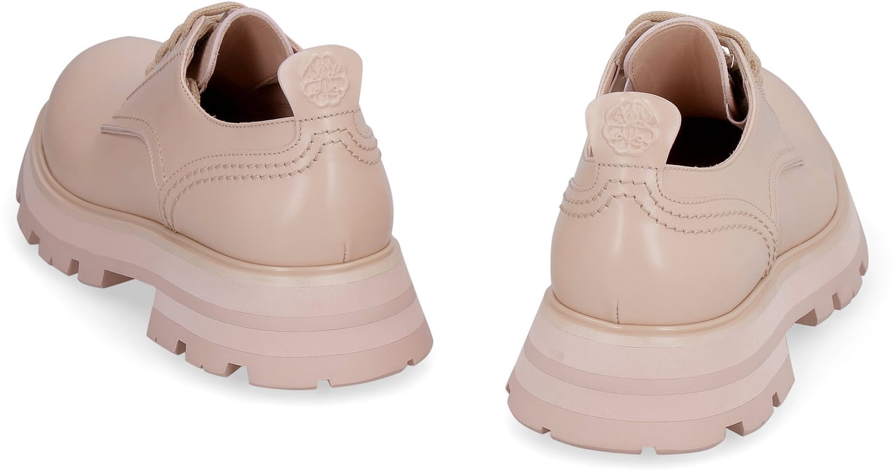 Alexander McQueen Wander leather lace-up shoes Roze