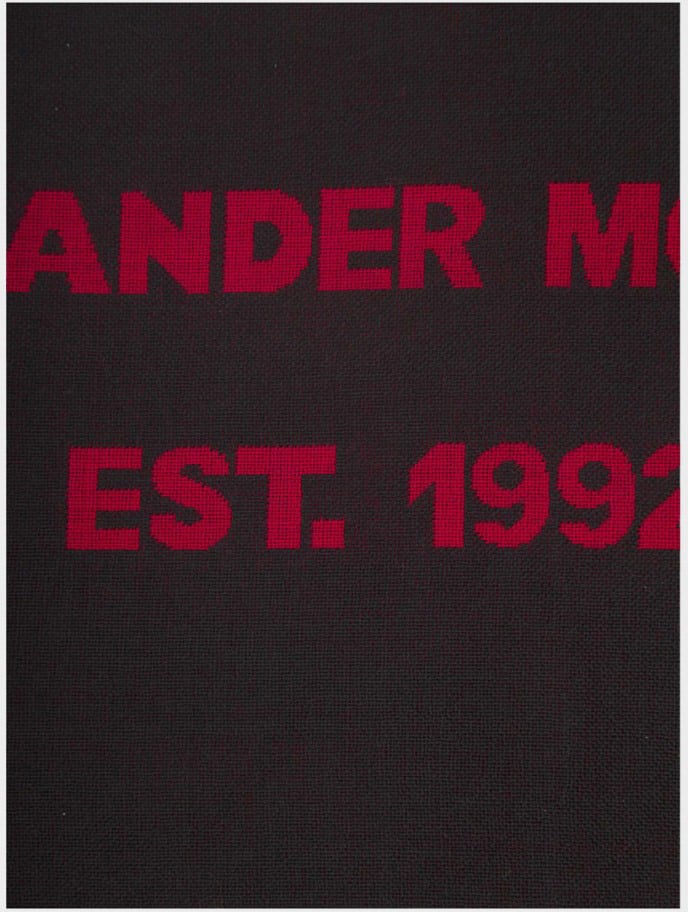 Alexander McQueen Fringe-Edged Wool Scarf With Bold Design Zwart
